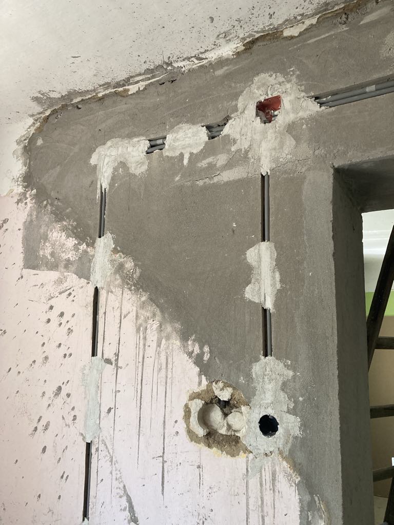 Villanyszerelési munka közben készült fotó 8