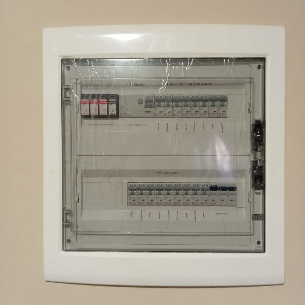 Villanyszerelési munka közben készült fotó 9